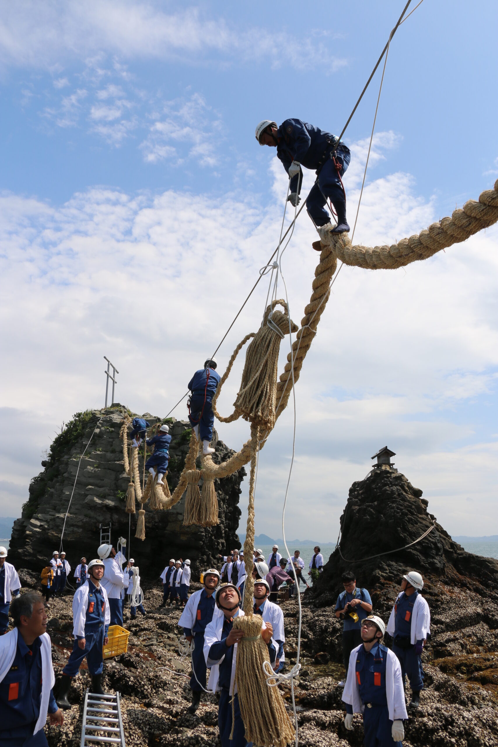 ②大注連縄張替え