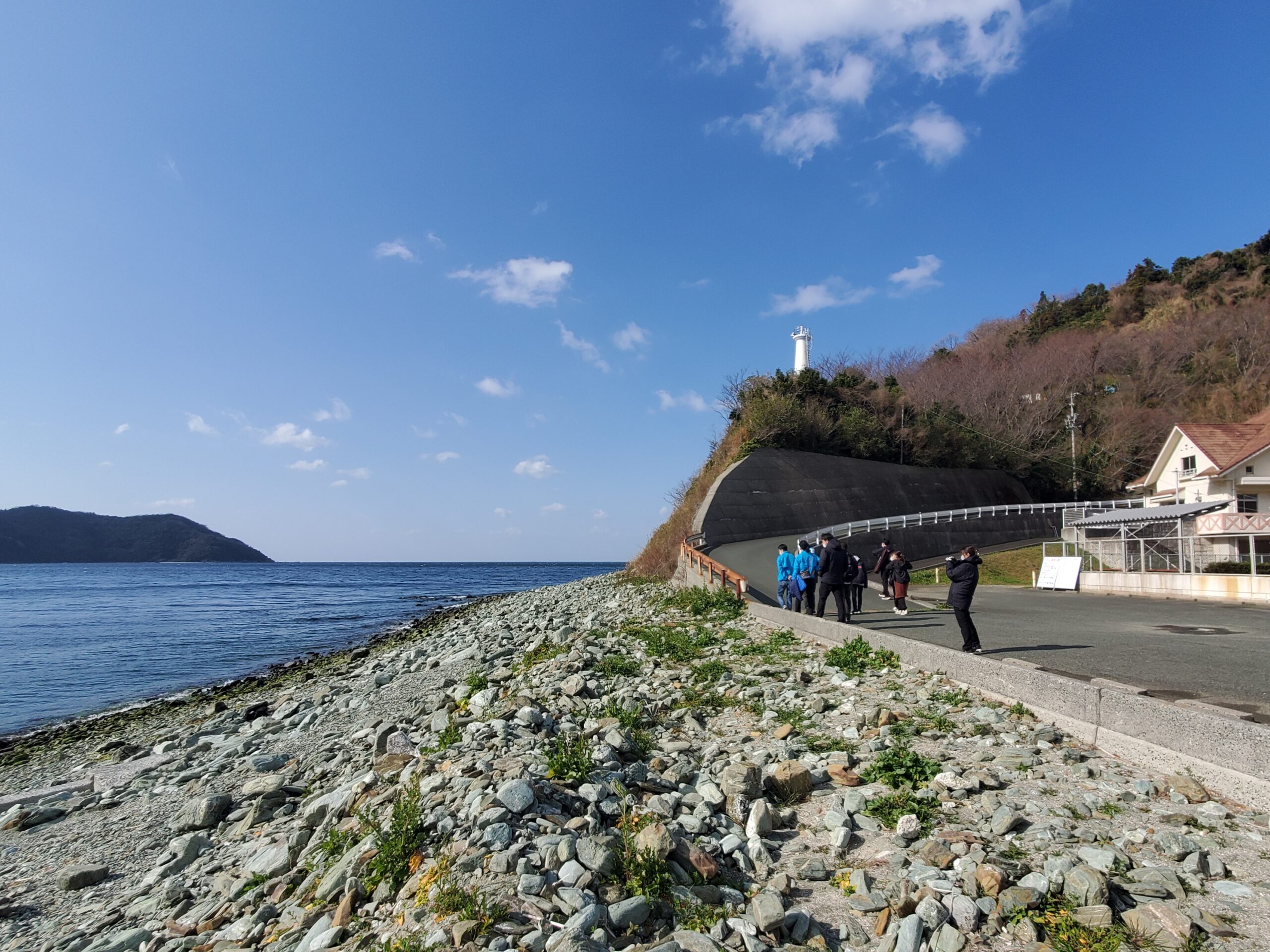 ①室鼻公園と緑泥片岩の海岸