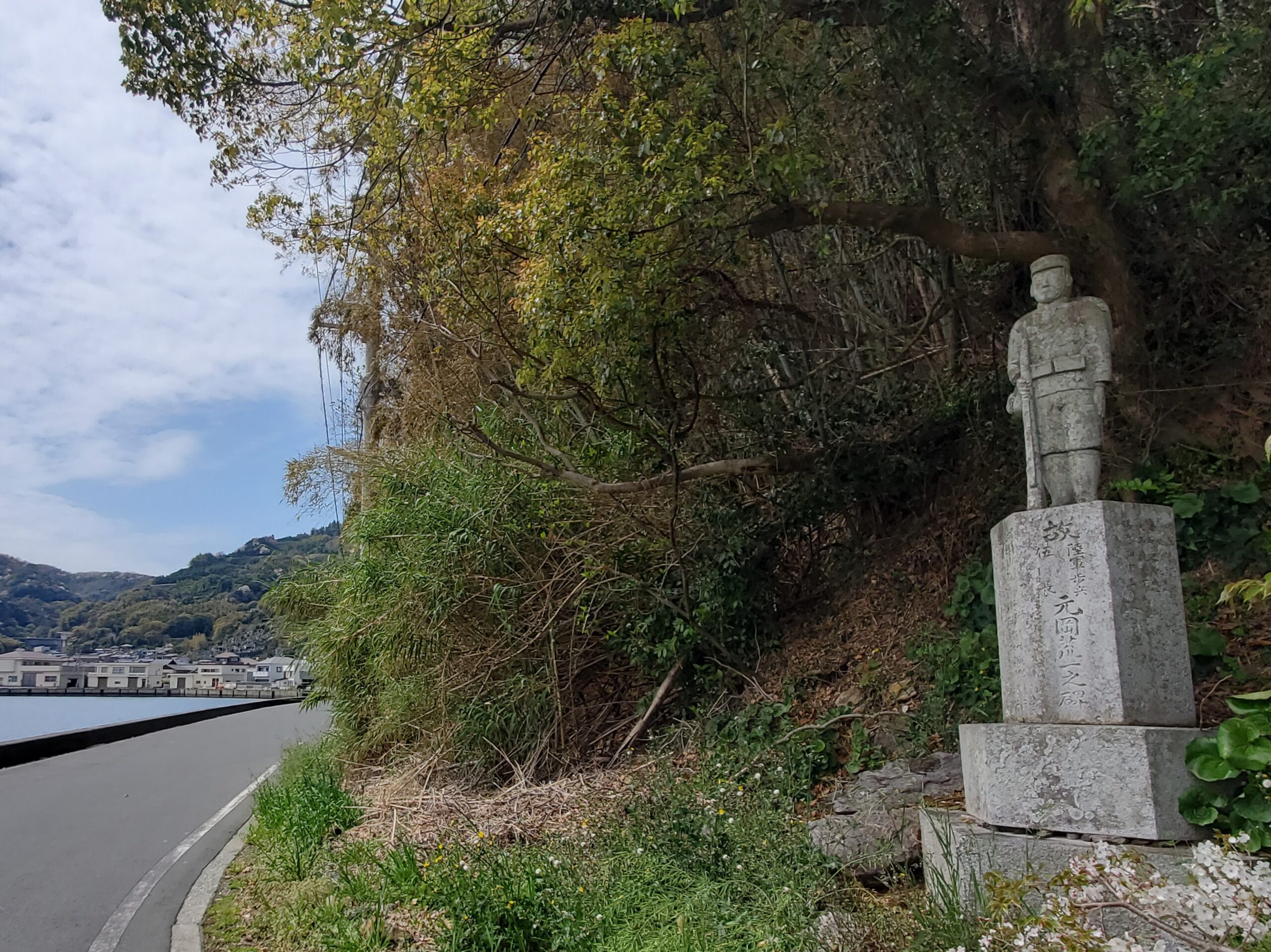 ④故_元岡伍長の石像①