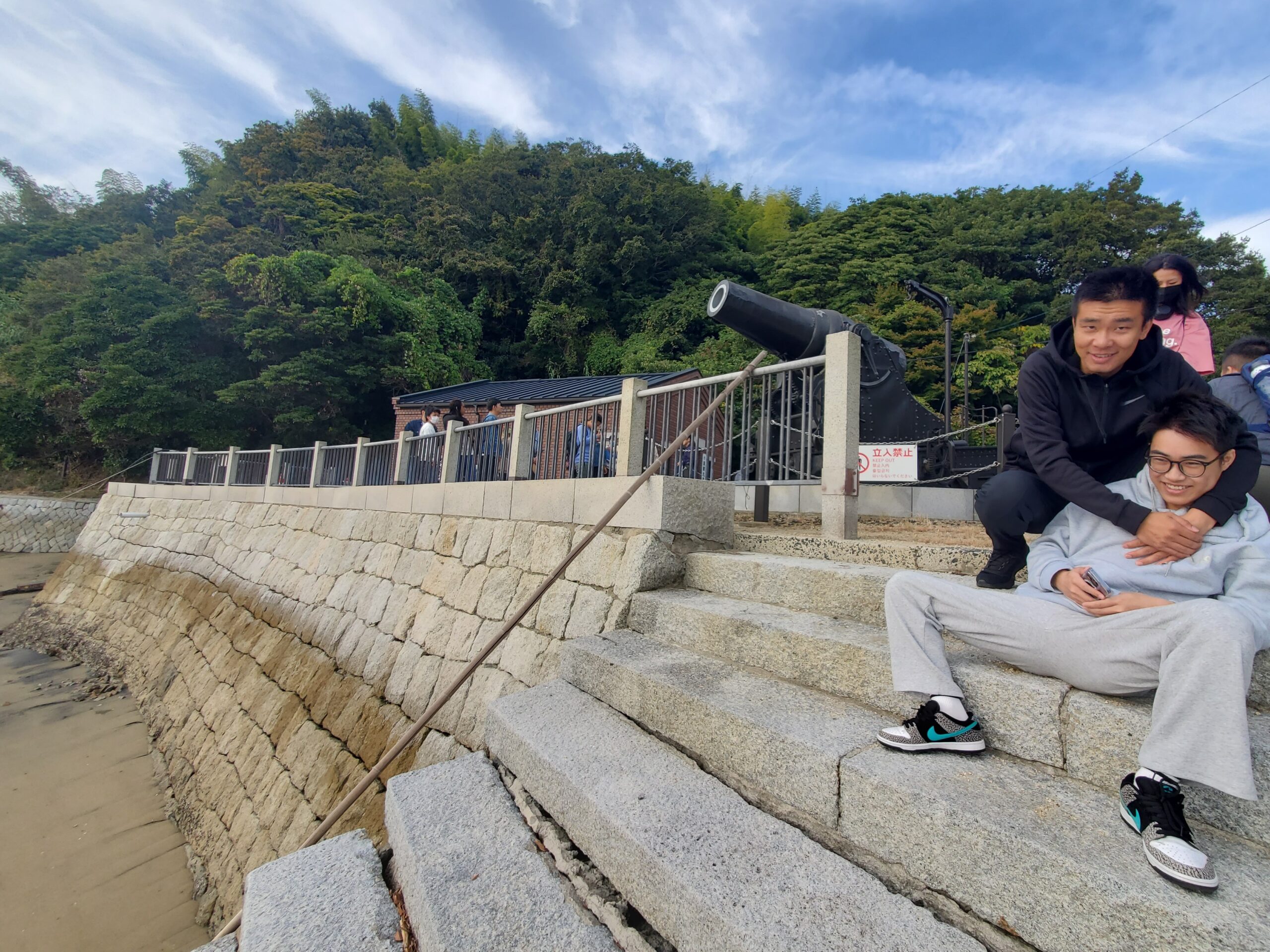 ①海岸の護岸石垣と雁木