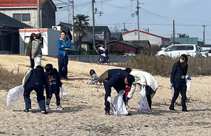 ビーチクリーンスクール　海岸清掃