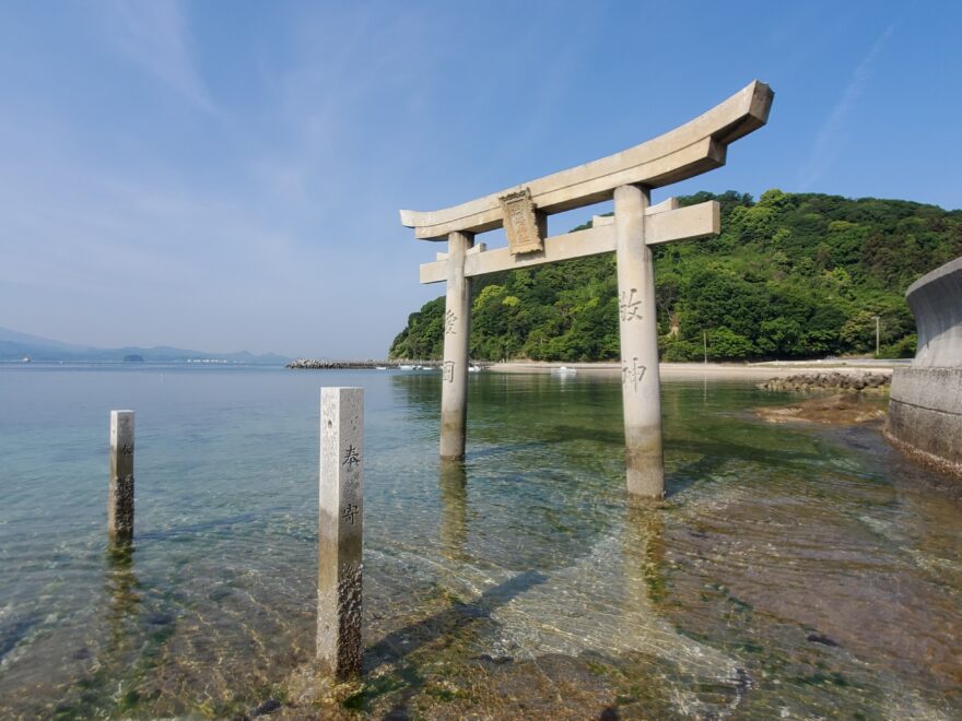 【灯台博士　大成さんによるコラム】④海中鳥居は珍しいのか？　〜波方町宮崎の御崎神社〜