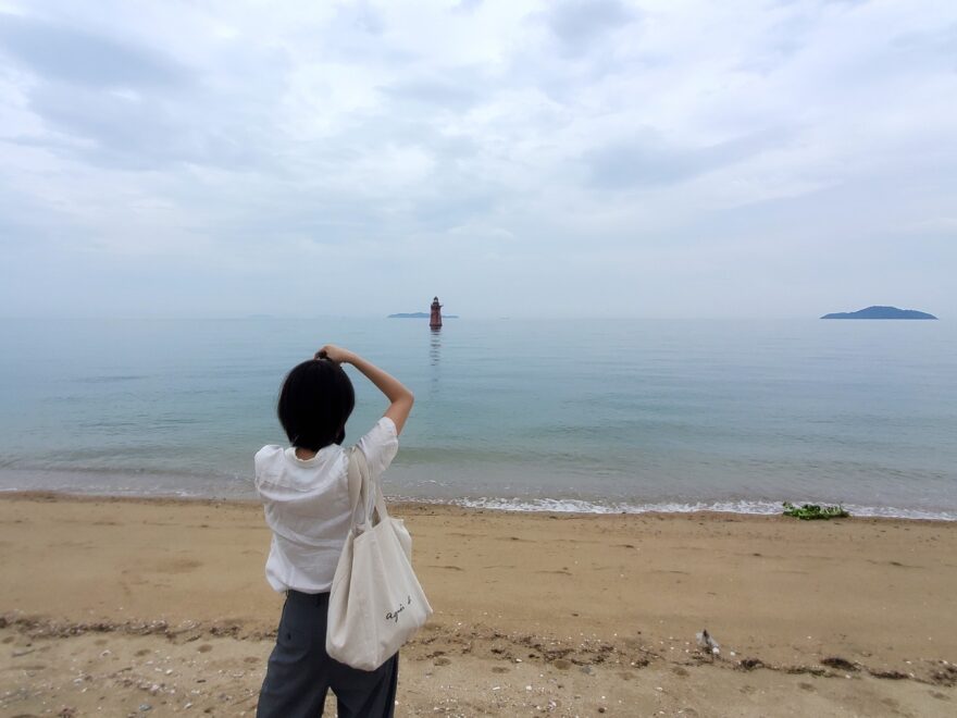 【灯台博士　大成さんによるコラム】灯台活用女子がやって来た！ ①唐子浜の赤灯台