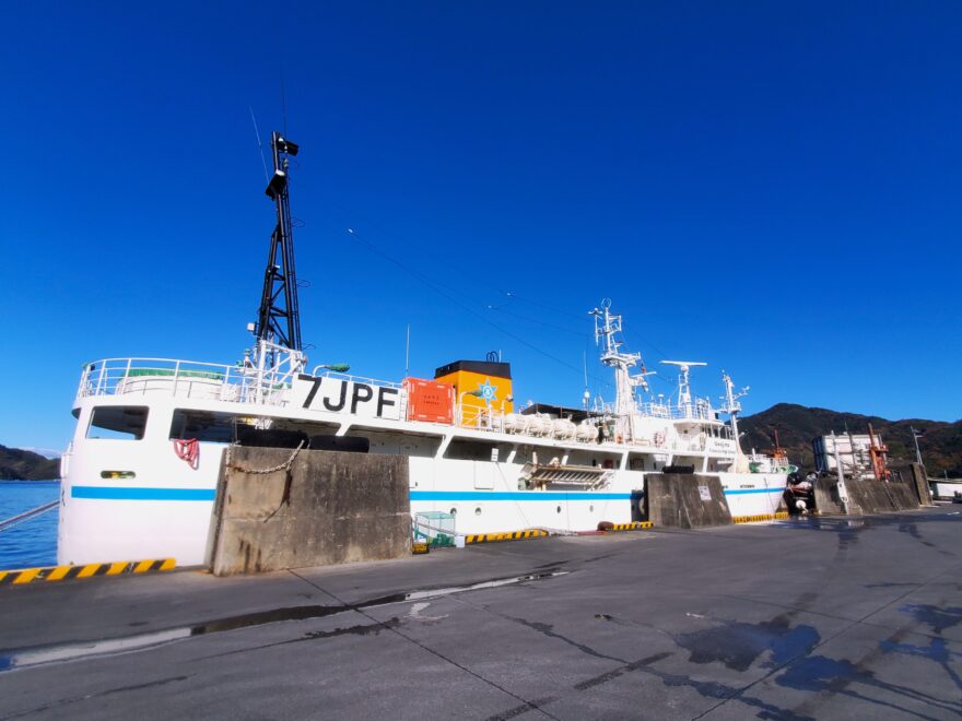 【灯台博士　大成さんによるコラム】宇和島へゆく①　〜住吉埠頭の活魚運搬船〜